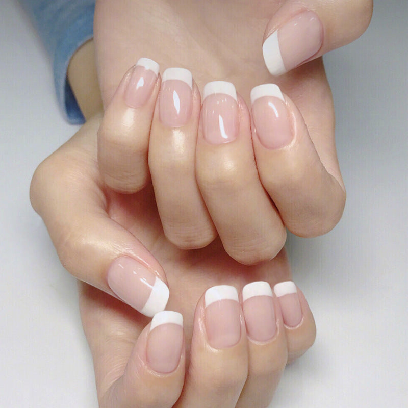 Faux ongles longs modéle French