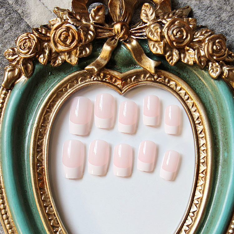 Faux ongles longs modéle French