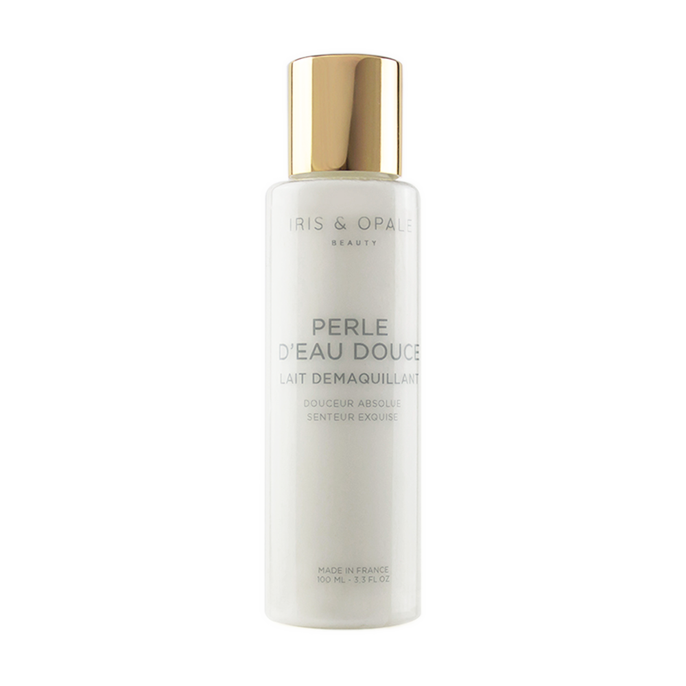 Perle d'eau sur fond blanc