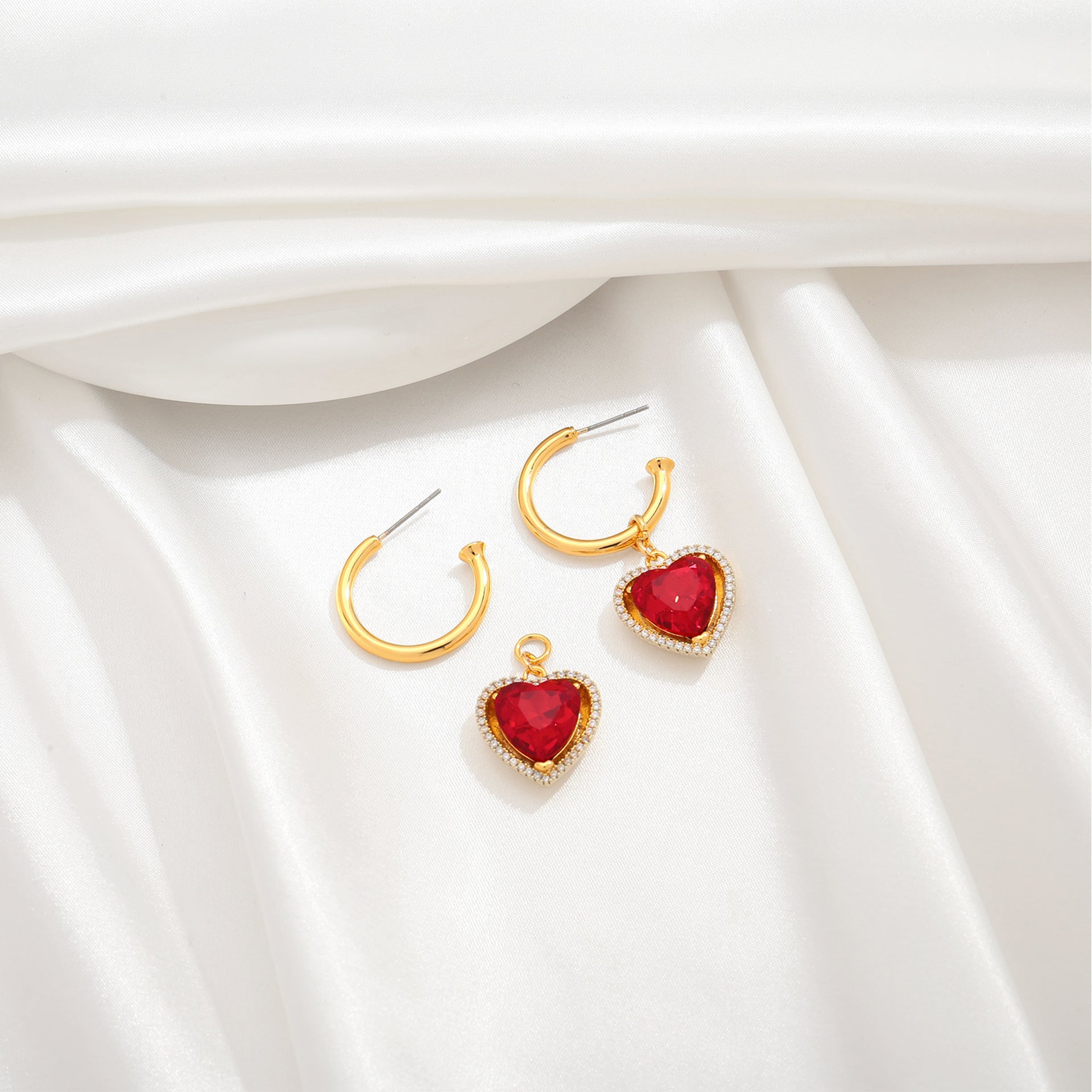 Boucles d'oreilles rétro en forme de cœur rouge au style « luxe discret »