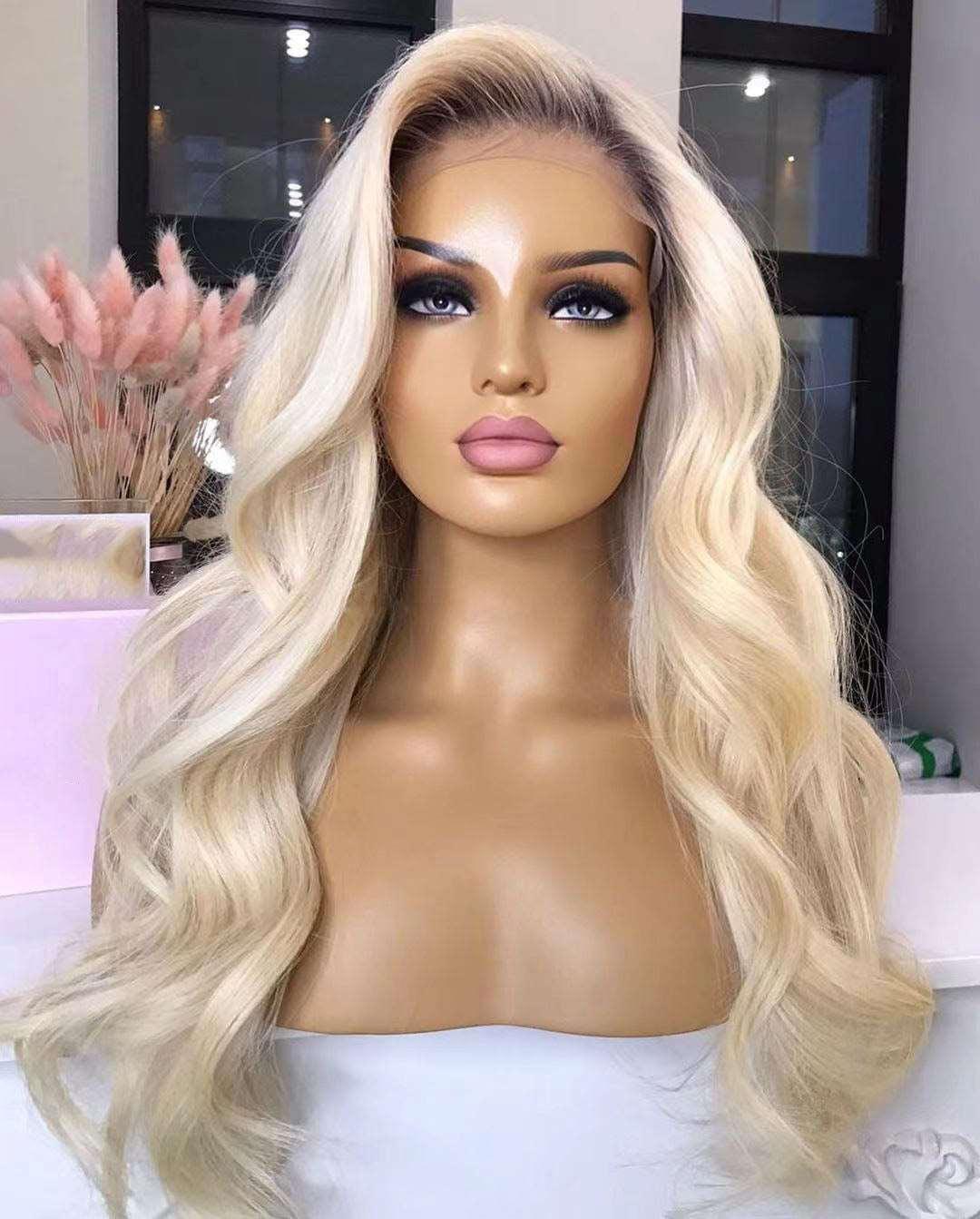 Perruque blonde platine