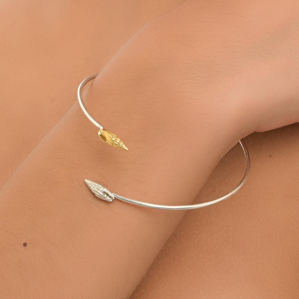 Bracelet manchette motif coquillage : argent sterling plaqué or – taille ajustable
