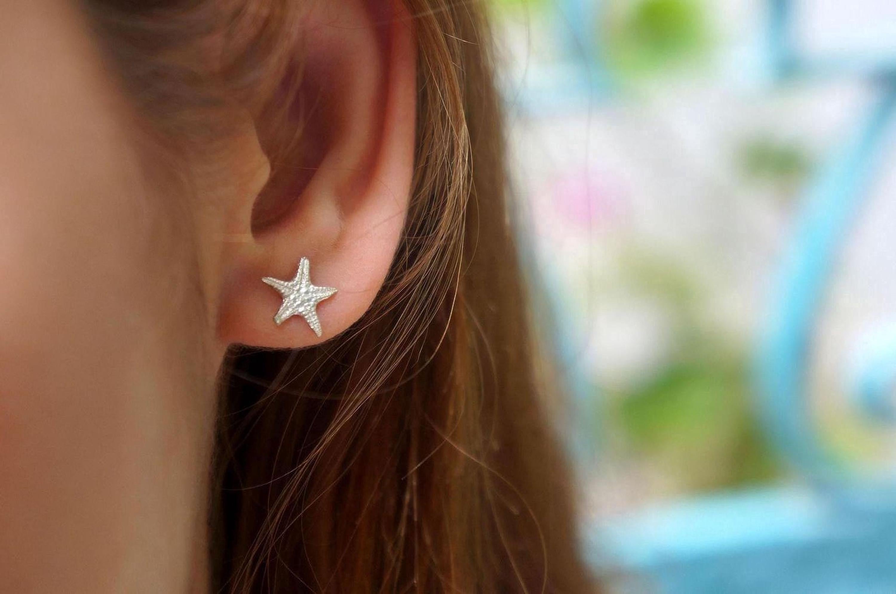 Boucles d'oreilles puces en véritable étoile de mer, bijoux minimalistes faits main, style plage et été naturel, cadeau porte-bonheur, or ou argent sterling 925