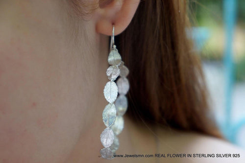 Boucles d’oreilles Silver Rose Leaves, Bijoux minimalistes faits à la main, Cerceaux botaniques, Cadeau pour la chance et l’amour, Eco Sustainable Sterling Silver 925