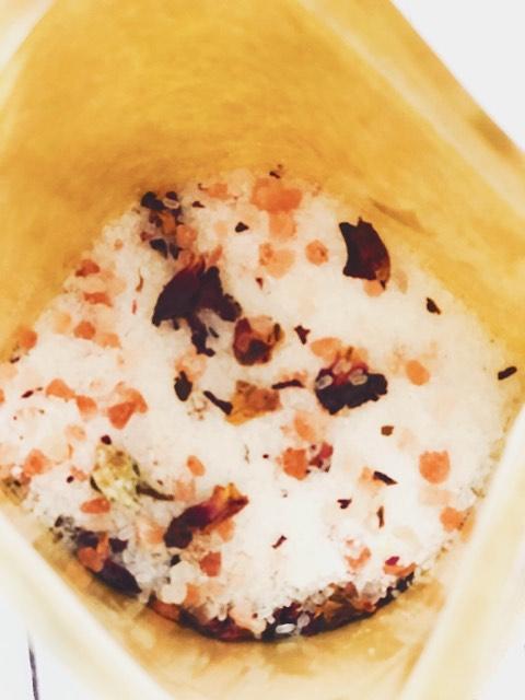 Mélange de sels détoxifiants pour bain (Epsom, sel rose de l’Himalaya & sel marin)